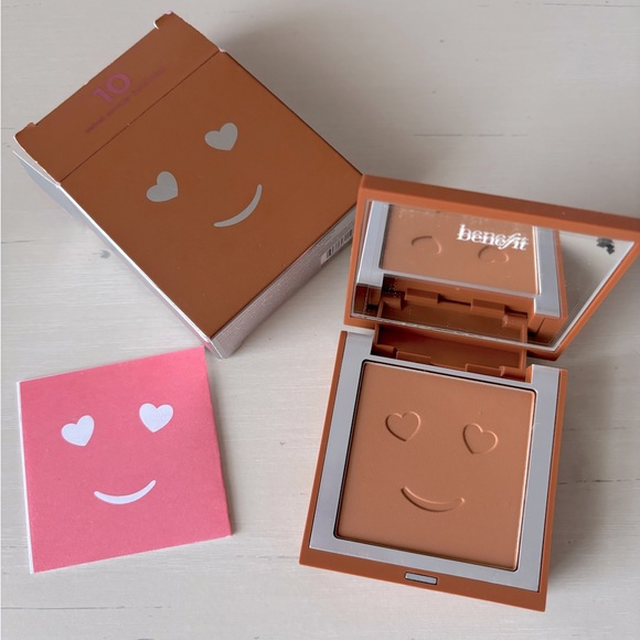 Benefit Other - NWT Benefit Hello Happy Velvet Powder Foundation - shade 10